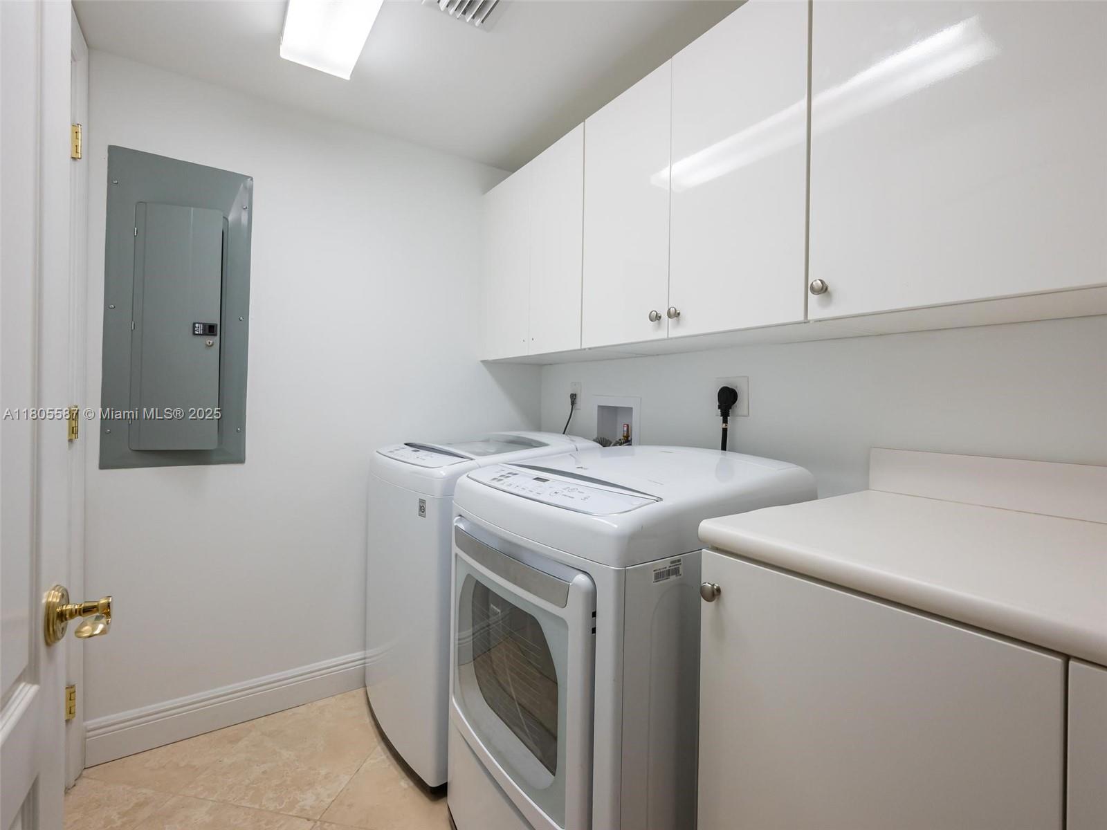 200 EAST PALMETTO PARK CO - Residential Lease