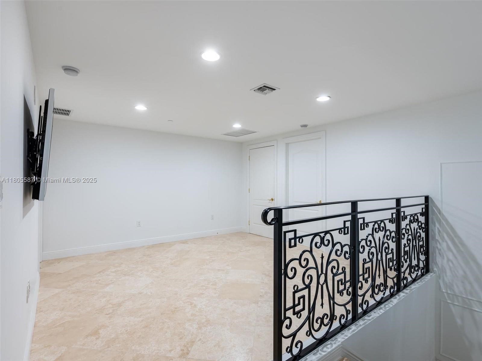 200 EAST PALMETTO PARK CO - Residential Lease