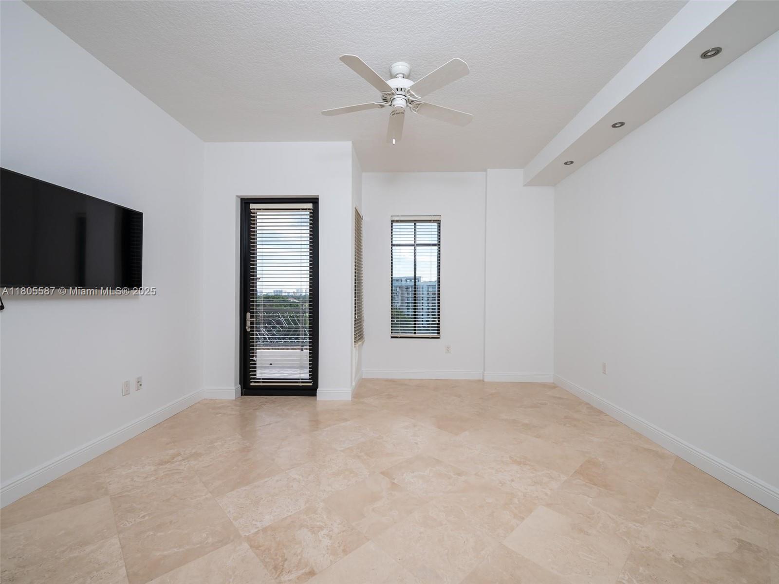 200 EAST PALMETTO PARK CO - Residential Lease
