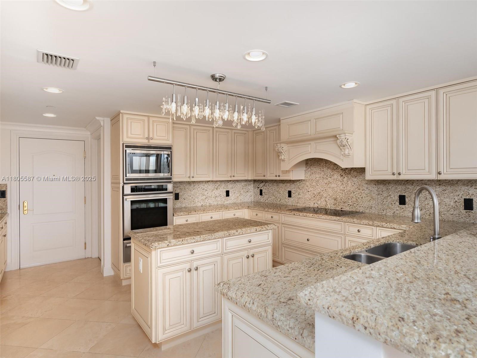 200 EAST PALMETTO PARK CO - Residential Lease