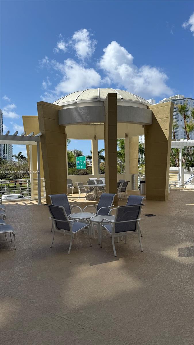 RADIUS CONDO - Residential