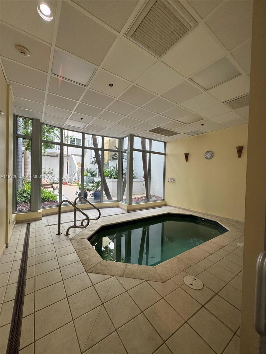 RADIUS CONDO - Residential