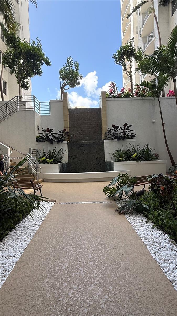 RADIUS CONDO - Residential