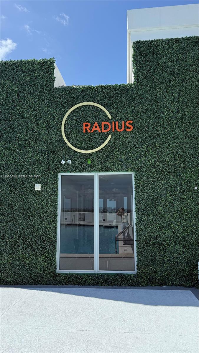 RADIUS CONDO - Residential