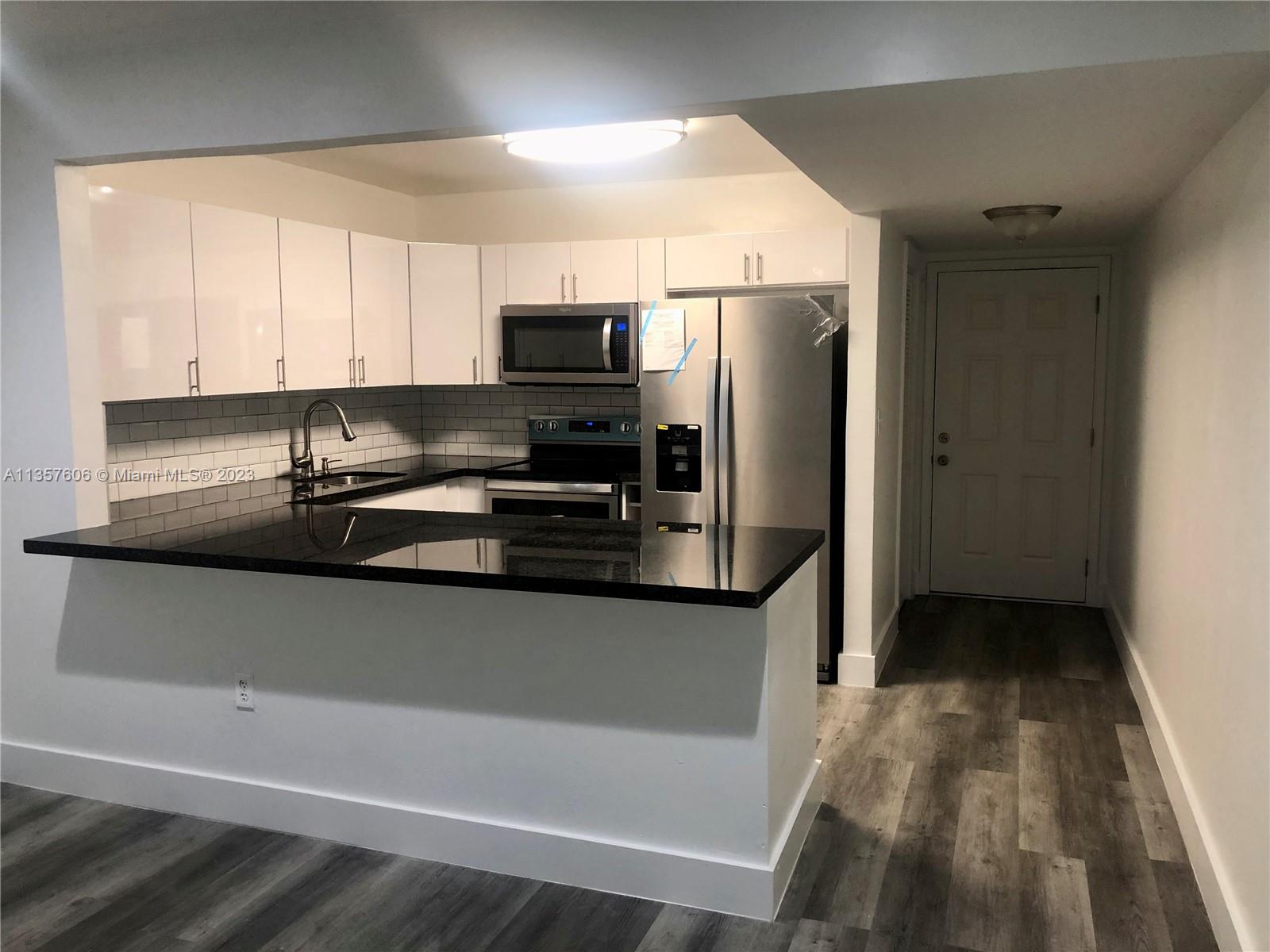 Photo 2 of 7 of listing 3be2a665-9b8e-46f2-86c8-b69c45def897 condo
