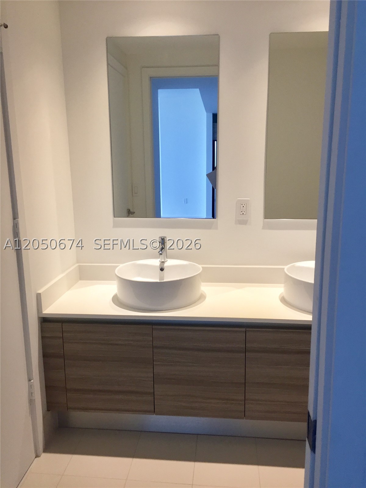 121 NE 34th St 912
