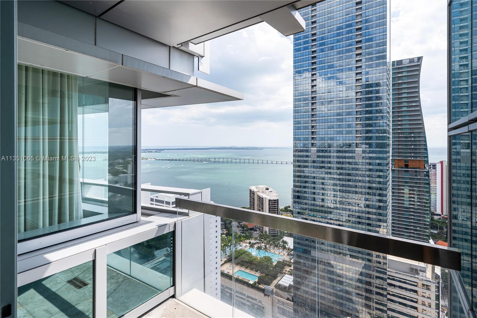 Photo 4 of 22 of 1395 Brickell Ave 3206 property