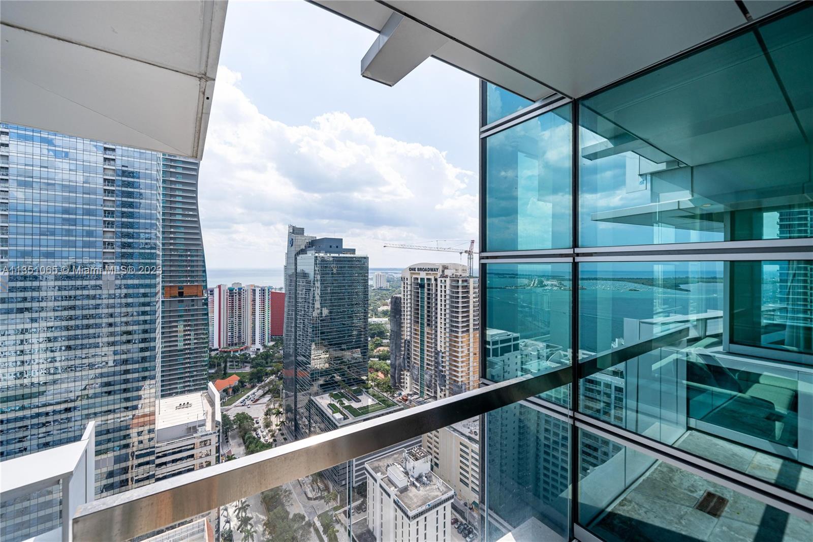 Photo 3 of 22 of 1395 Brickell Ave 3206 property