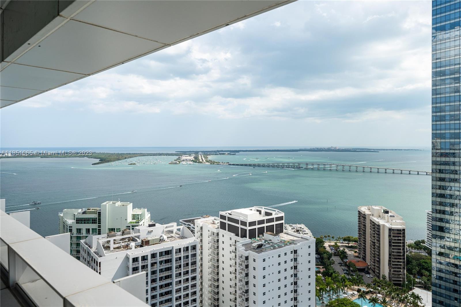 Photo 2 of 22 of 1395 Brickell Ave 3206 property
