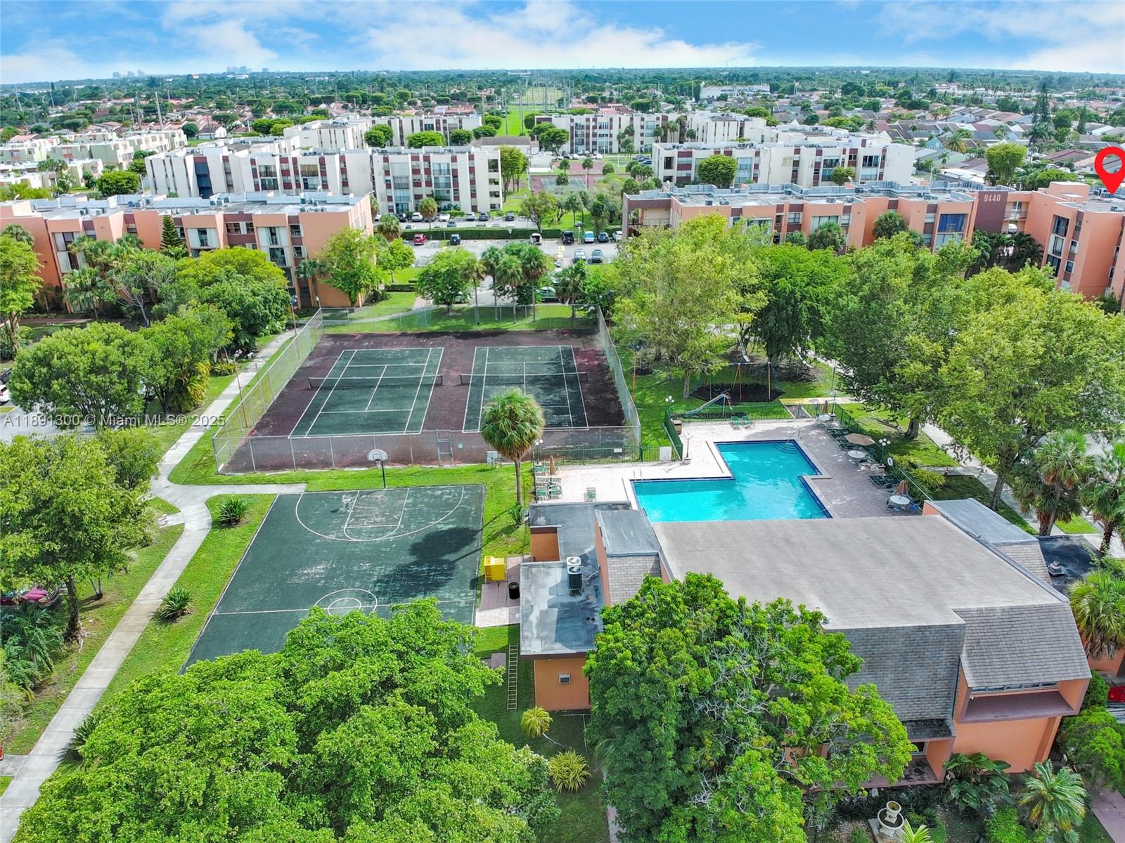 VERSIALLES GARDENS II CON - Residential