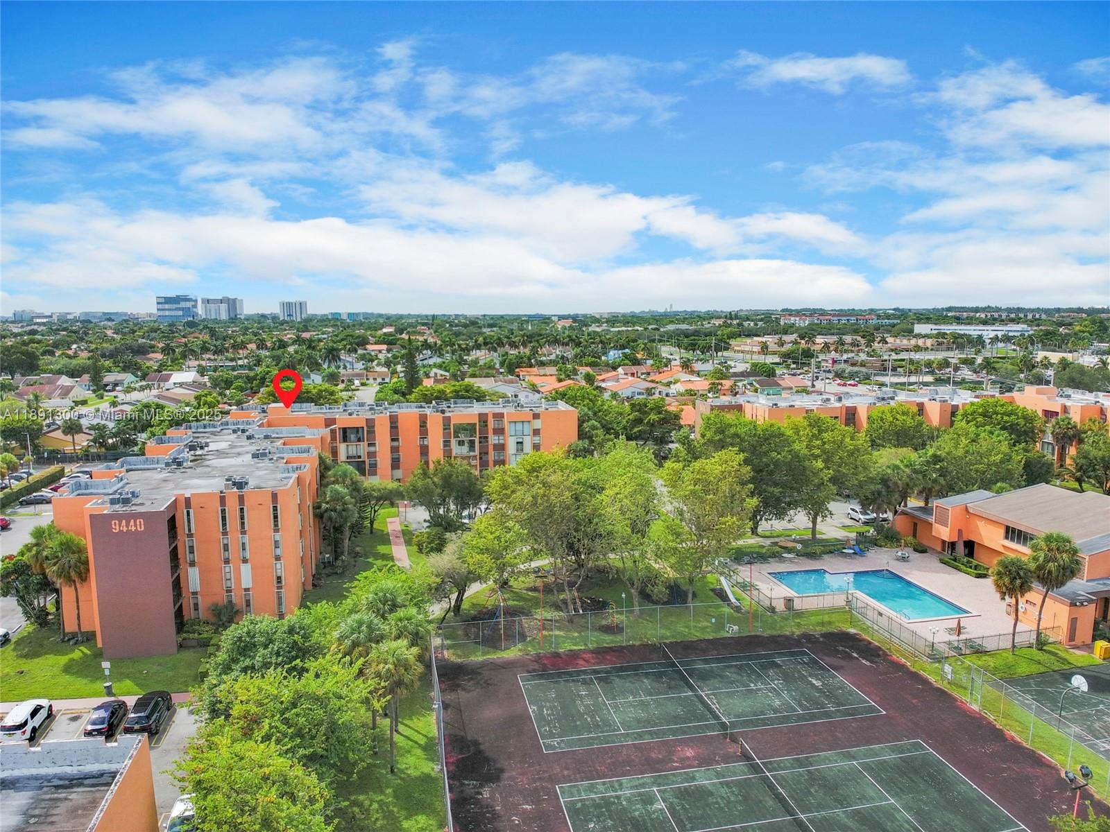 VERSIALLES GARDENS II CON - Residential