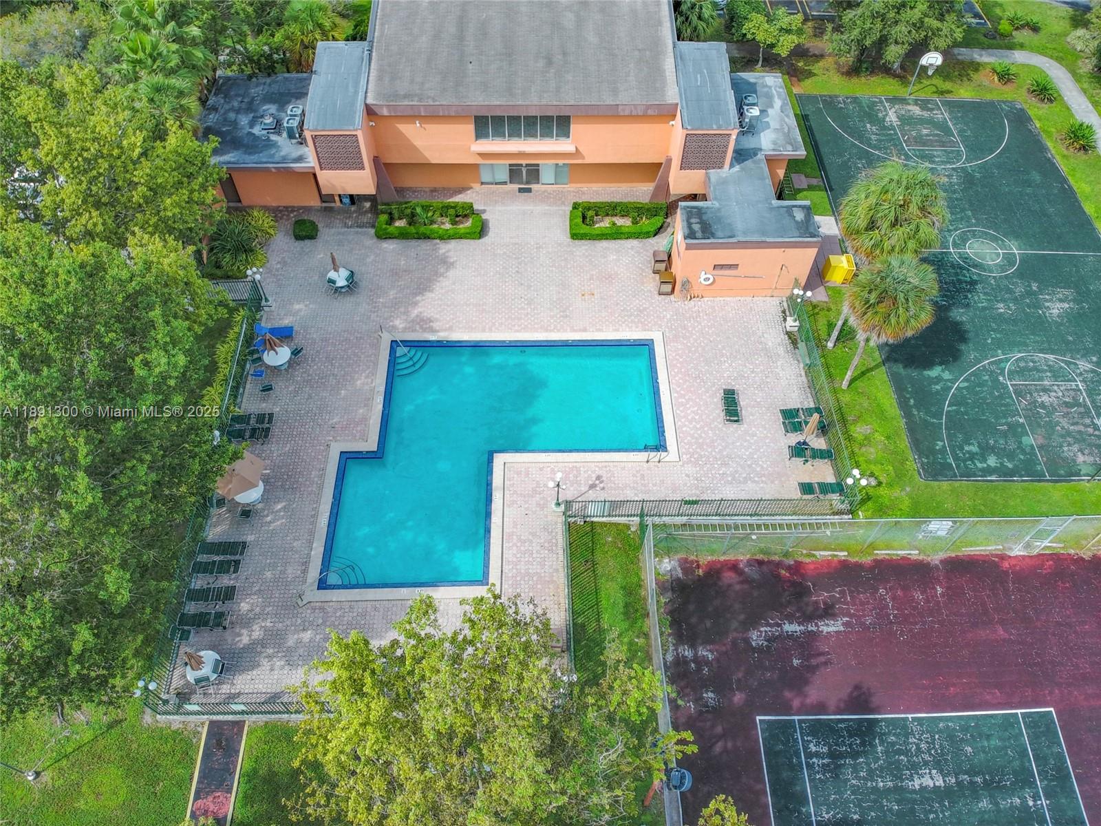 VERSIALLES GARDENS II CON - Residential