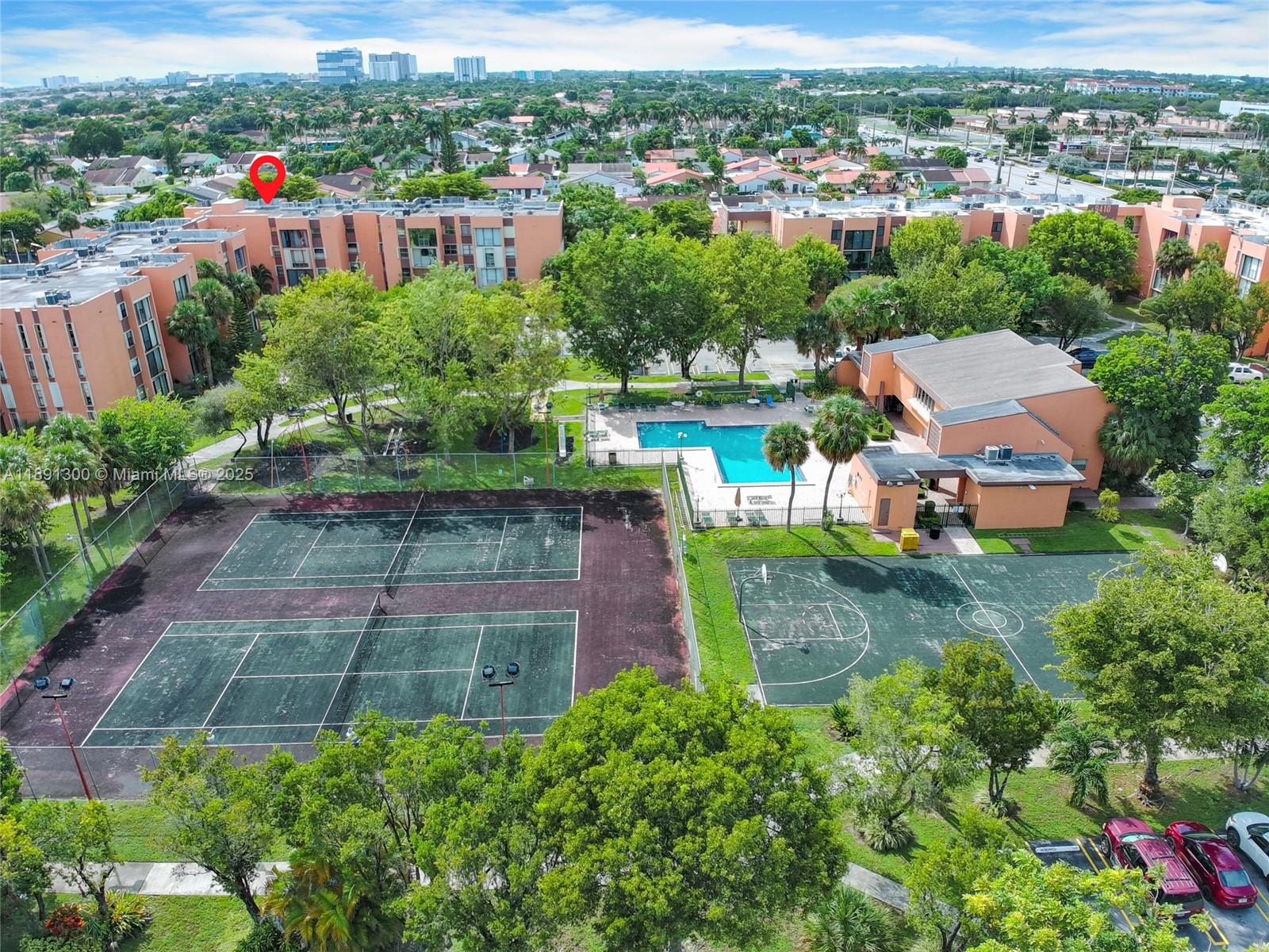VERSIALLES GARDENS II CON - Residential
