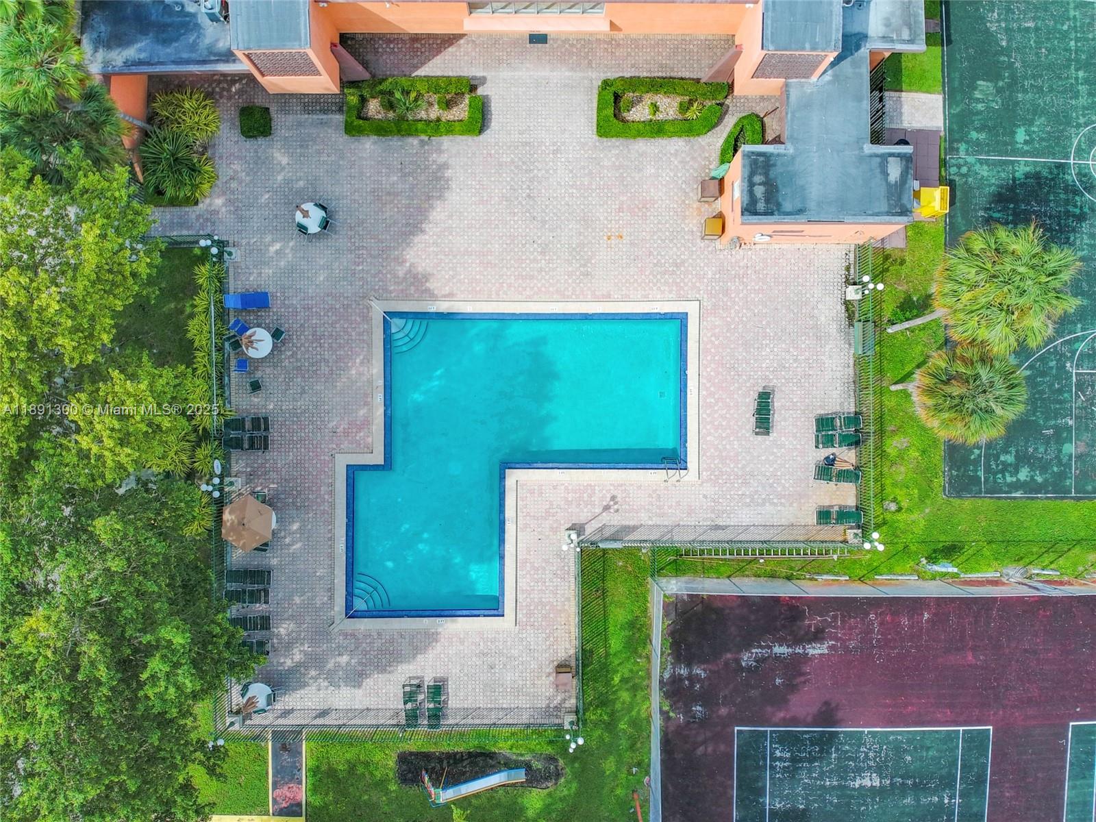 VERSIALLES GARDENS II CON - Residential