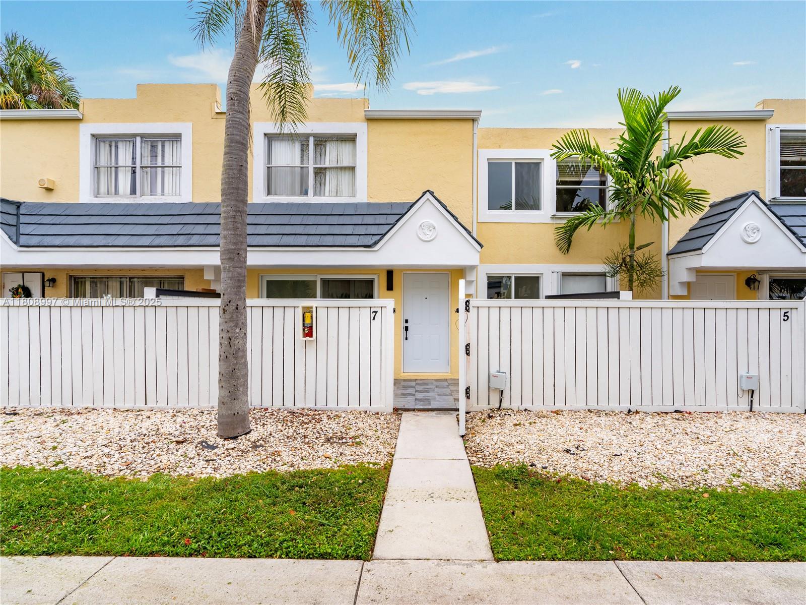 4530 Sw 68th Court Circle 37-6, Miami, Broward County, Florida - 1 Bedrooms  
2 Bathrooms - 
