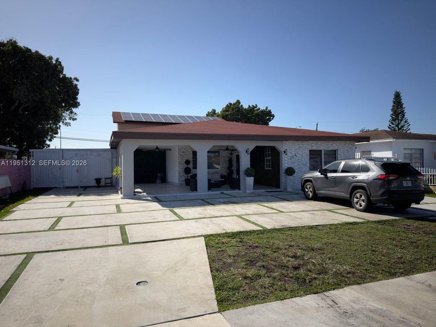 Dream home for big families. 5 Bedrooms 3 Bathrooms and a Guest house with 1 bed 1 bath. Exquisite and completely equipped kitchen. Spectacular patio, beautiful built-in BBQ with all the amenities to gather and enjoy parties with friends and family. Solar panels. Big pool. The house is centrally located near major expressways, shopping centers and schools.