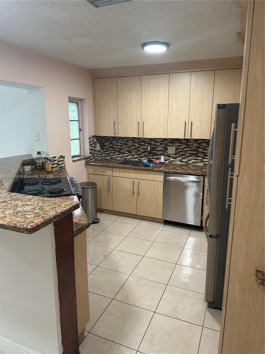 25 NW 143rd St