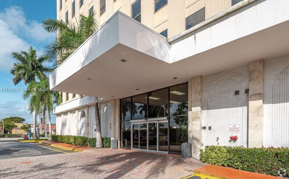 1250 E Hallandale Beach Blvd PH1