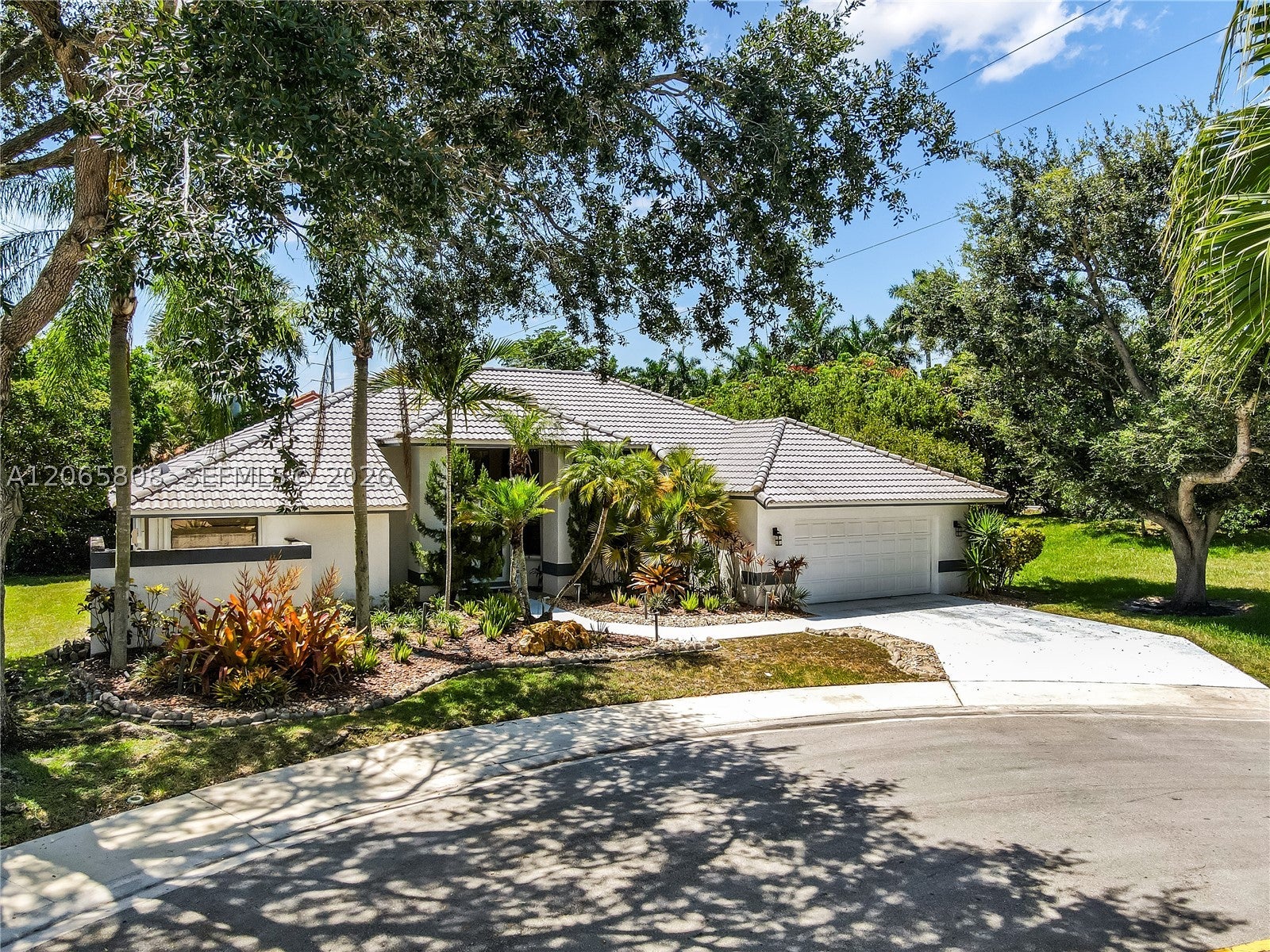 1097 Smoke Tree Ct