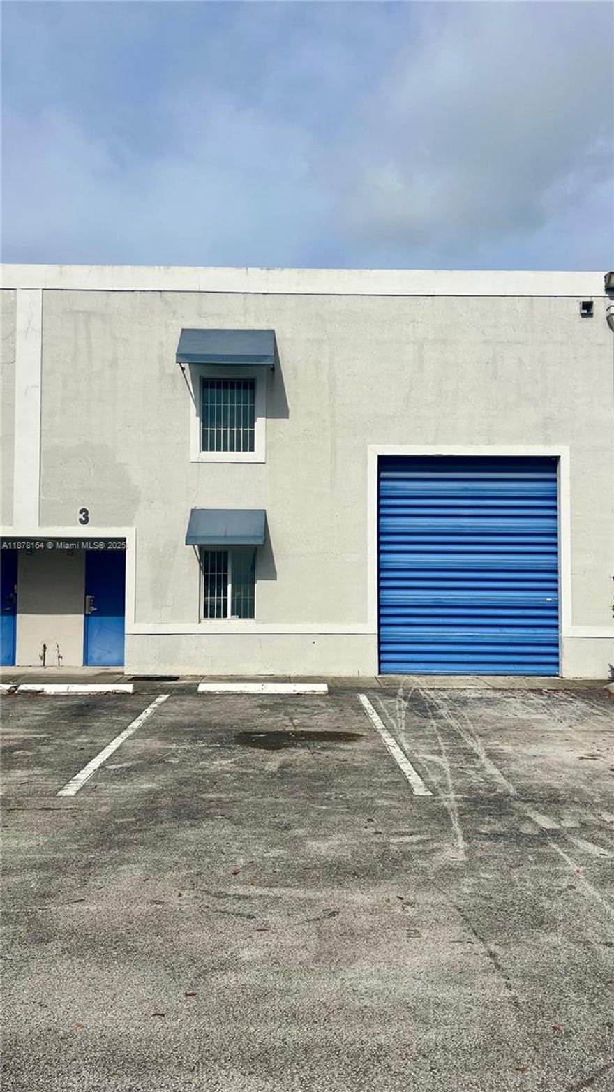 Excellent leasing opportunity in the heart of Hialeah Gardens! This industrial unit features a spacious layout with a mezzanine,ideal for additional office or storage space. Equipped with three-phase electricity, it's perfect for businesses requiring higher electrical capacity. The property offers excellent access to major highways,including I-75, Palmetto (SR-826), and Okeechobee Road. Located in a secure, well-maintained commercial park with ample parking and high visibility, don't miss the opportunity to take your business to a prime location