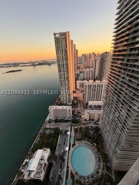 650 NE 32nd St 4406