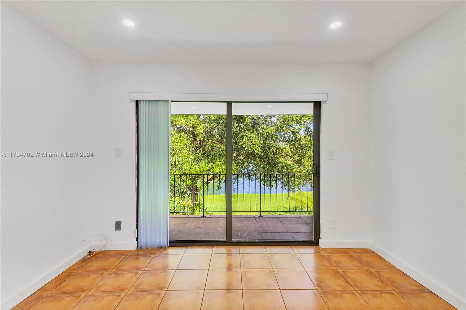 CASA GRANADA CONDO - Residential Lease