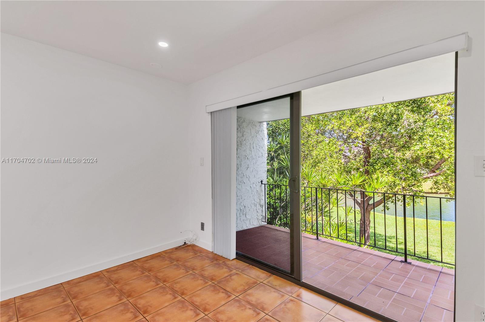 CASA GRANADA CONDO - Residential Lease