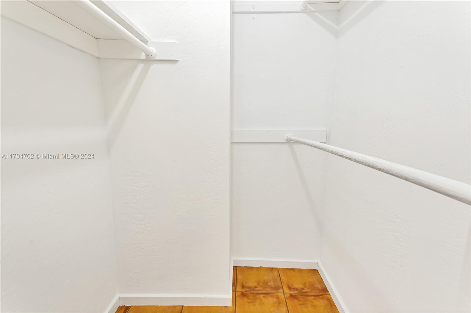 CASA GRANADA CONDO - Residential Lease