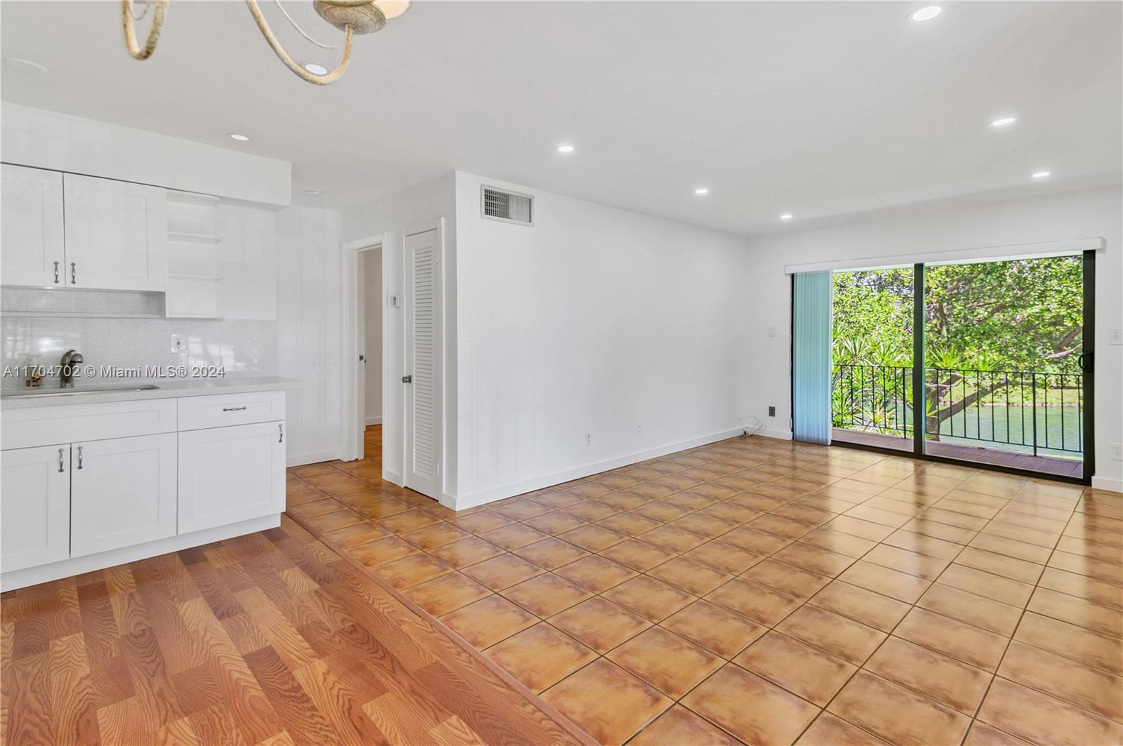 CASA GRANADA CONDO - Residential Lease