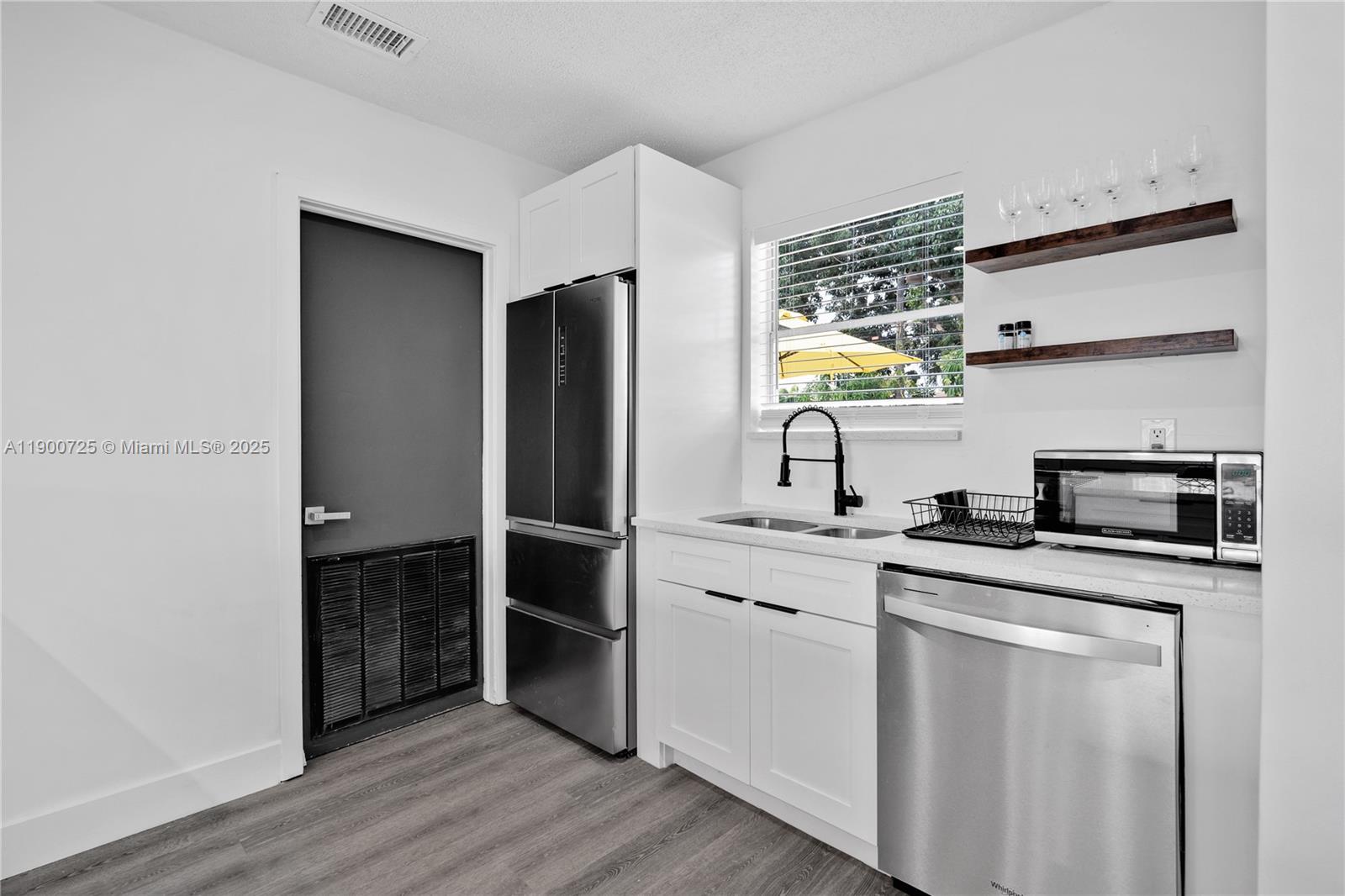 DRIFTWOOD ESTATES NO 3 - Residential Lease