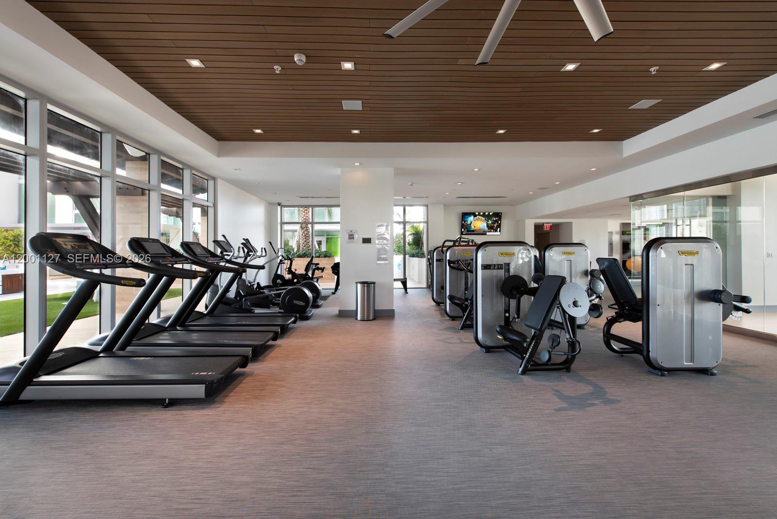 PARQUE TOWERS CONDO - Residential Lease