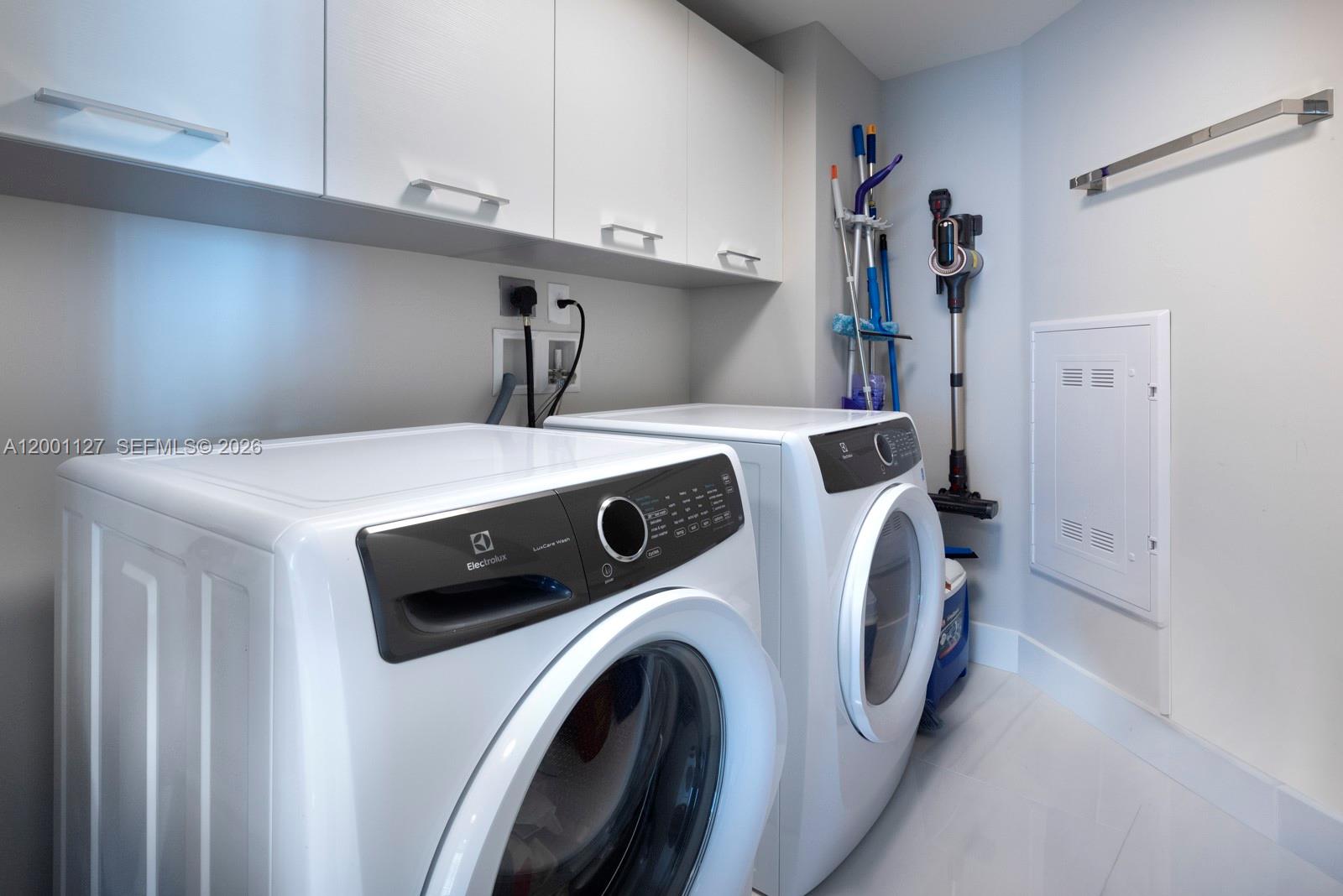 PARQUE TOWERS CONDO - Residential Lease