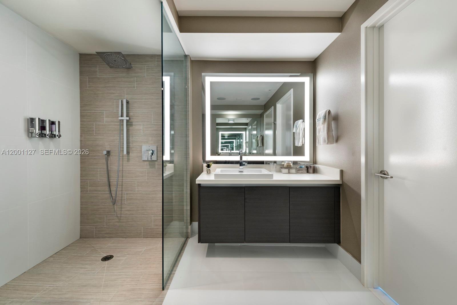 PARQUE TOWERS CONDO - Residential Lease