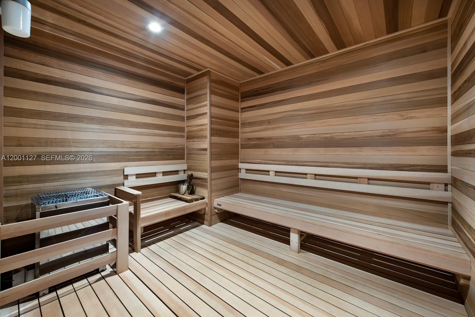 PARQUE TOWERS CONDO - Residential Lease