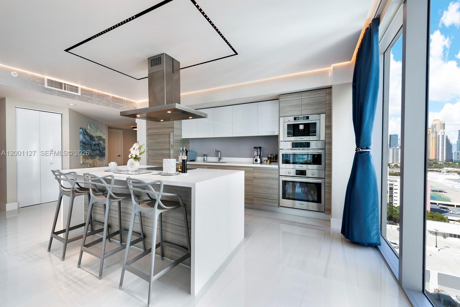 PARQUE TOWERS CONDO - Residential Lease