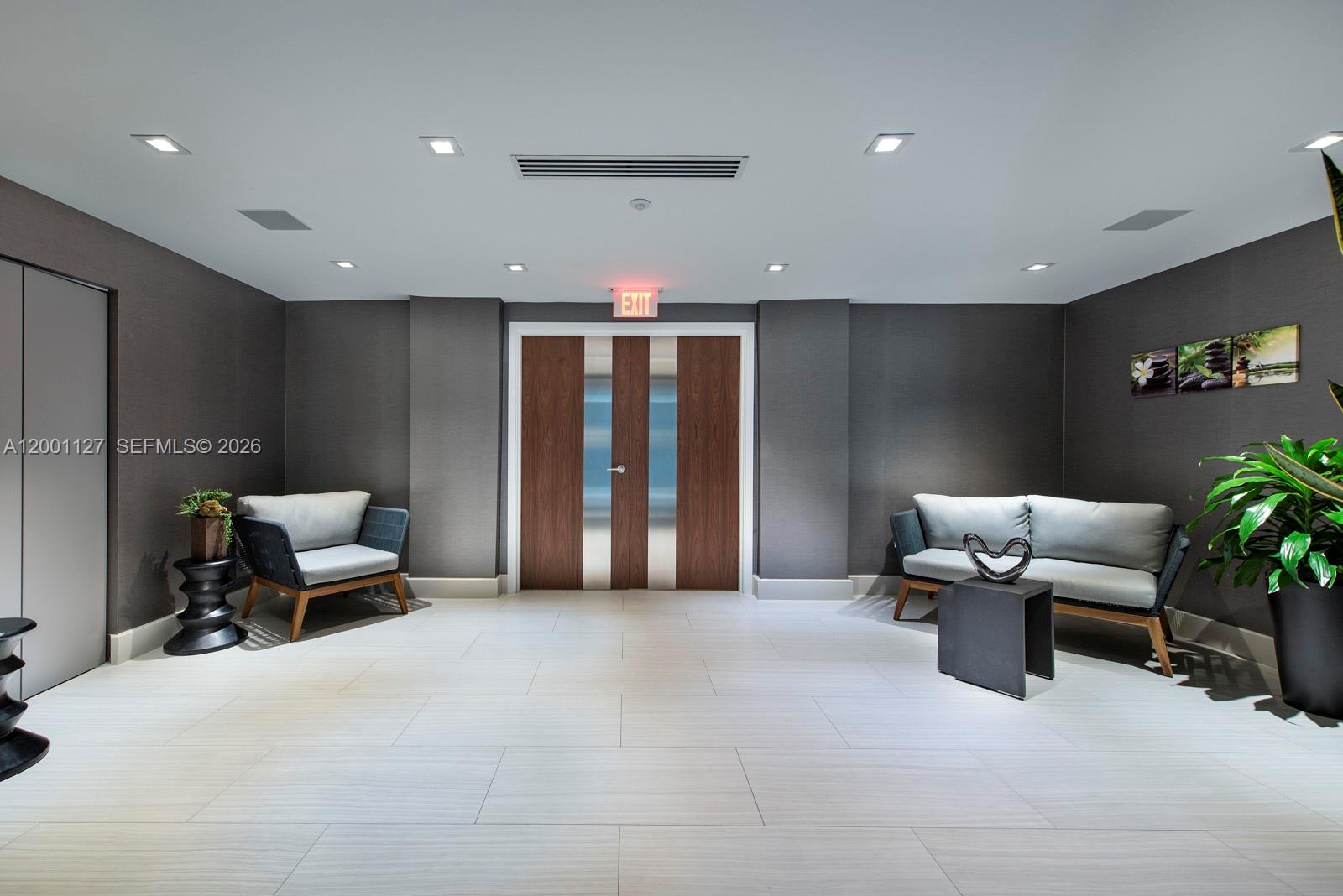 PARQUE TOWERS CONDO - Residential Lease