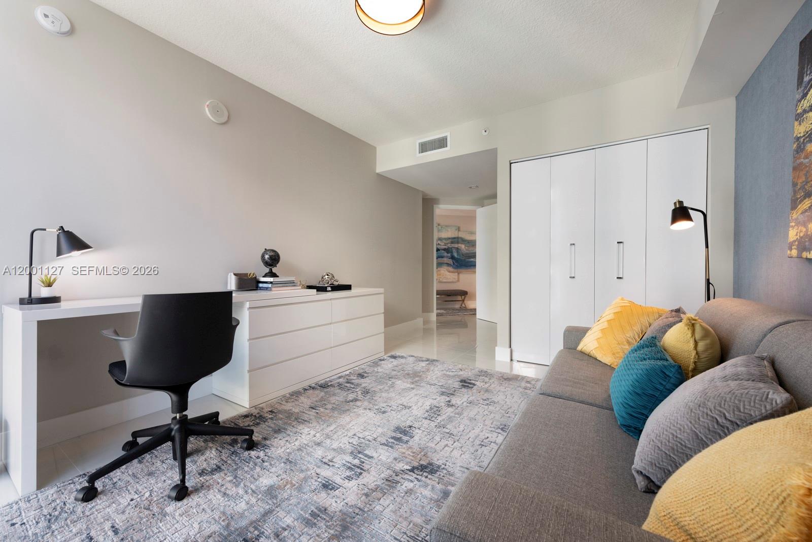 PARQUE TOWERS CONDO - Residential Lease