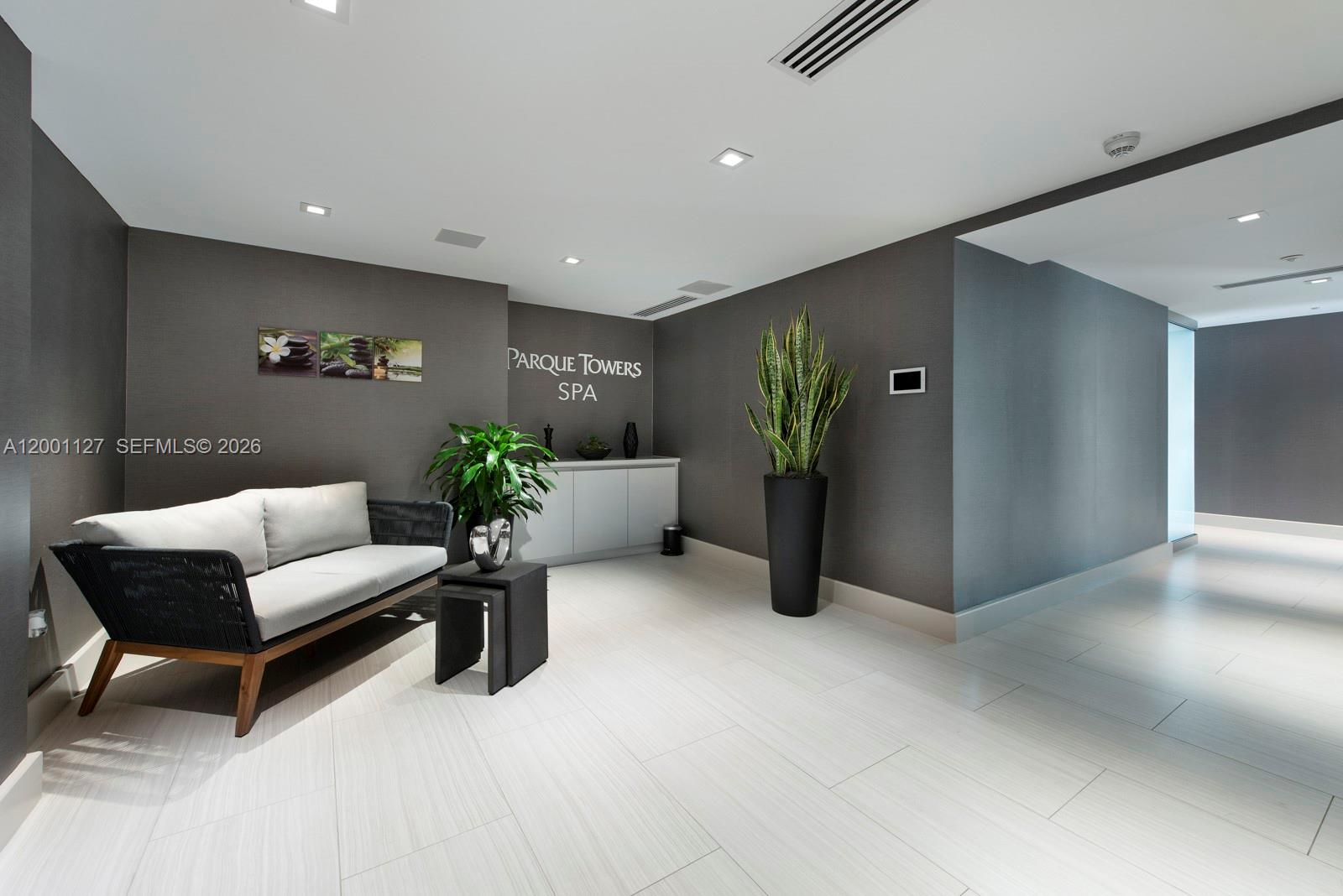 PARQUE TOWERS CONDO - Residential Lease