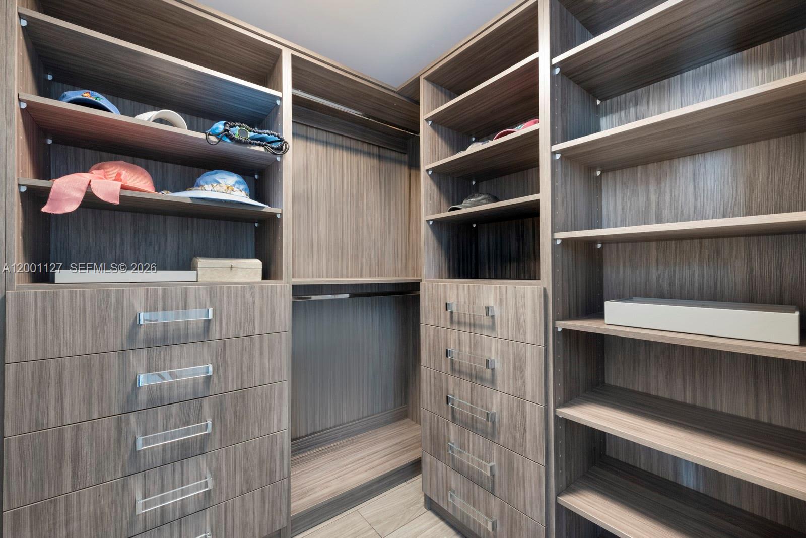 PARQUE TOWERS CONDO - Residential Lease