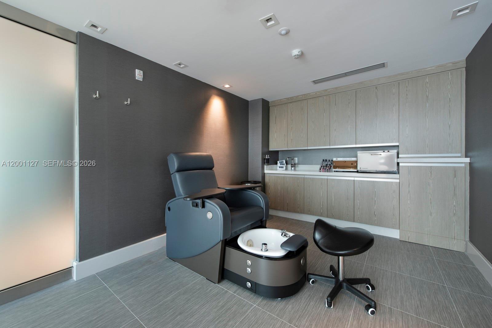 PARQUE TOWERS CONDO - Residential Lease