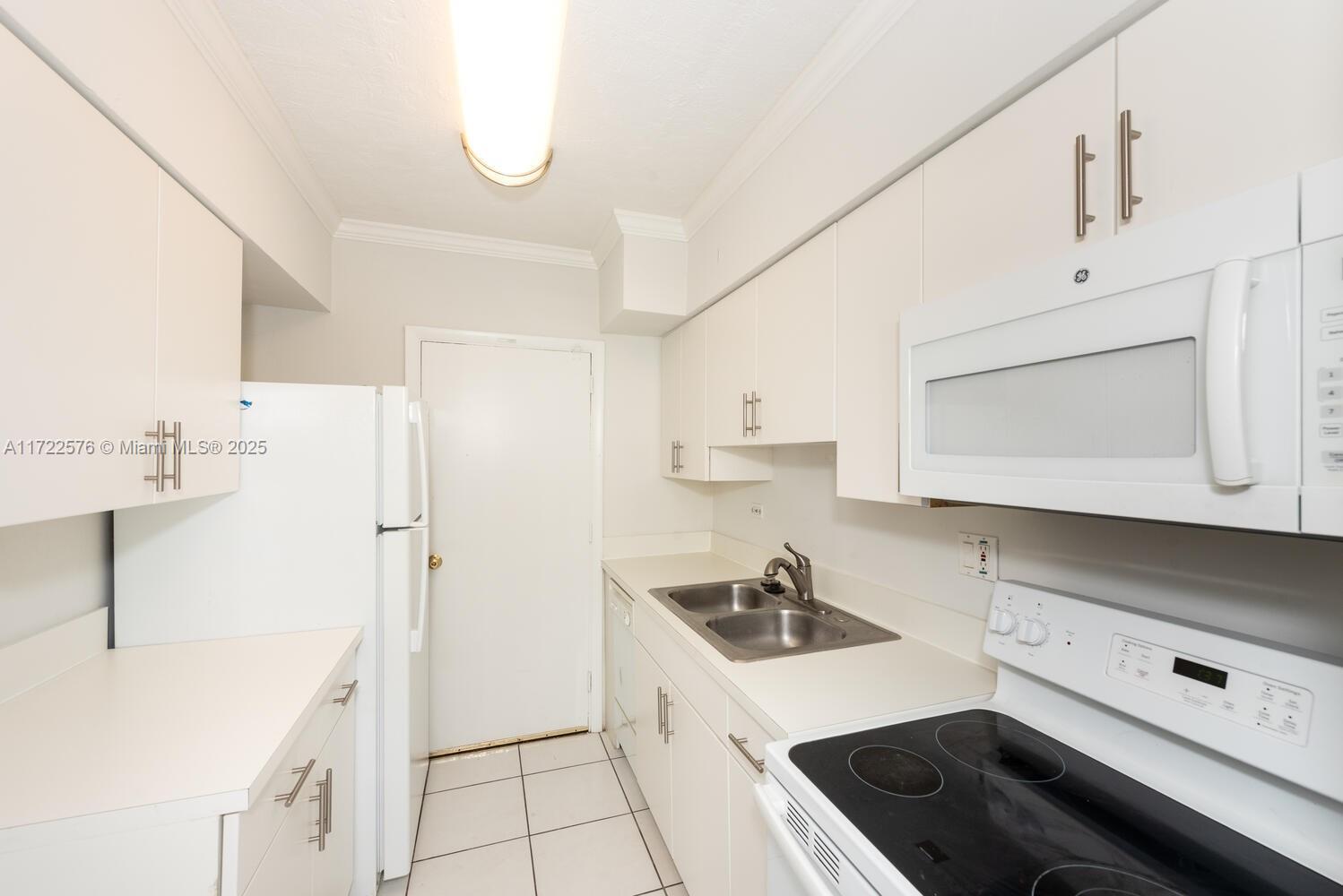 BRICKELL BAY TOWER CONDO - Residential
