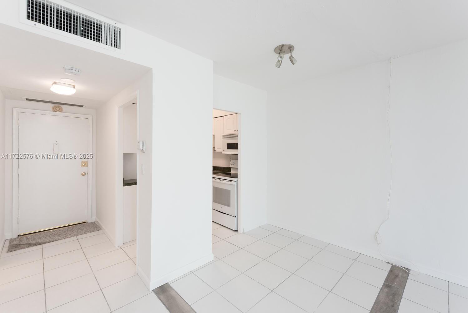 BRICKELL BAY TOWER CONDO - Residential
