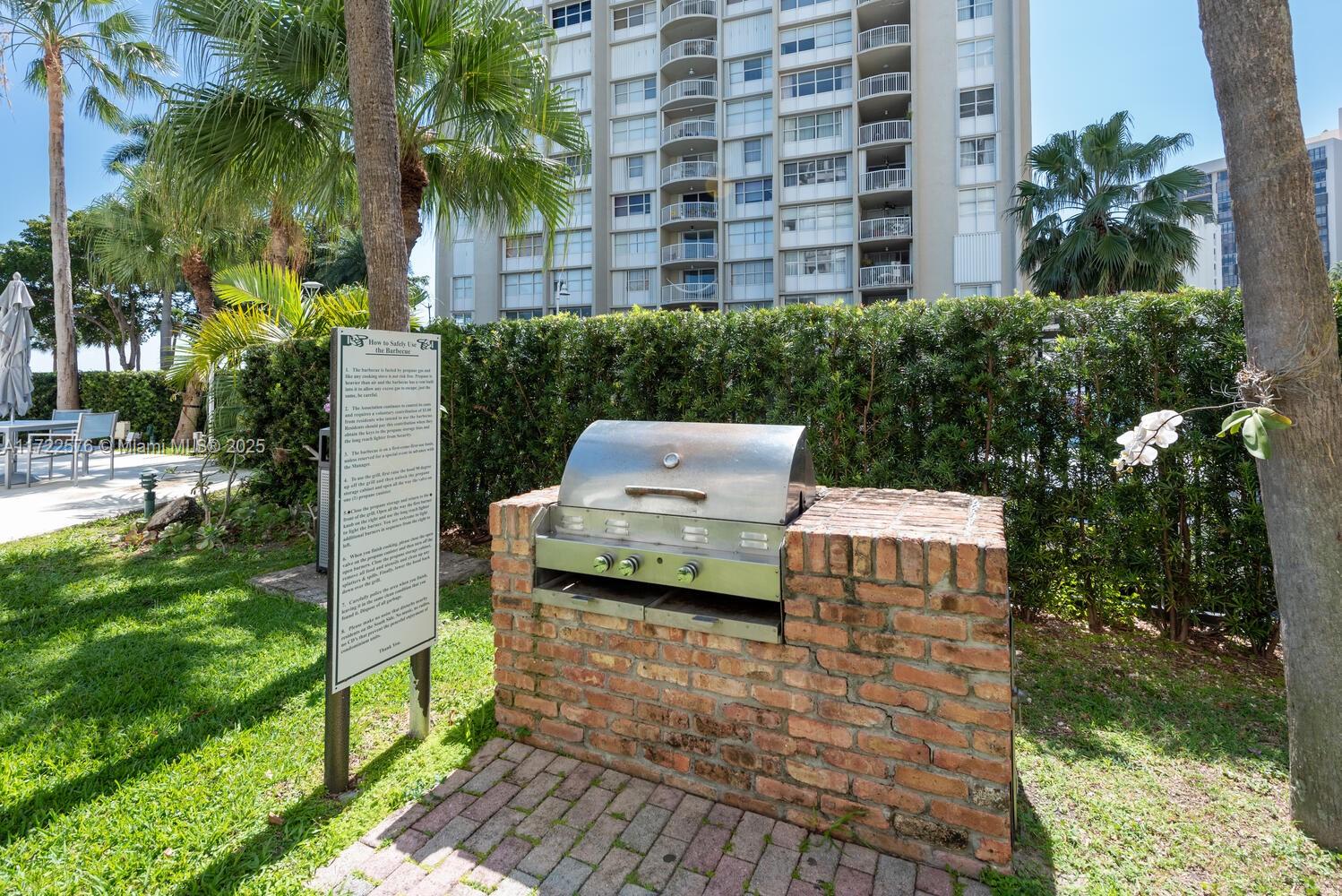 BRICKELL BAY TOWER CONDO - Residential