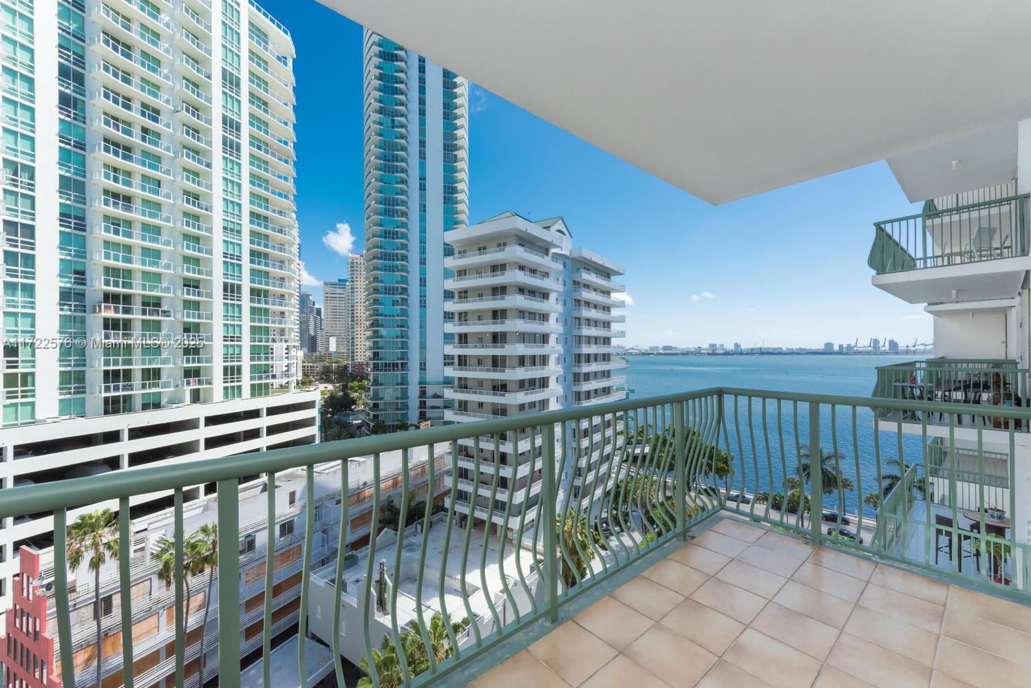 BRICKELL BAY TOWER CONDO - Residential