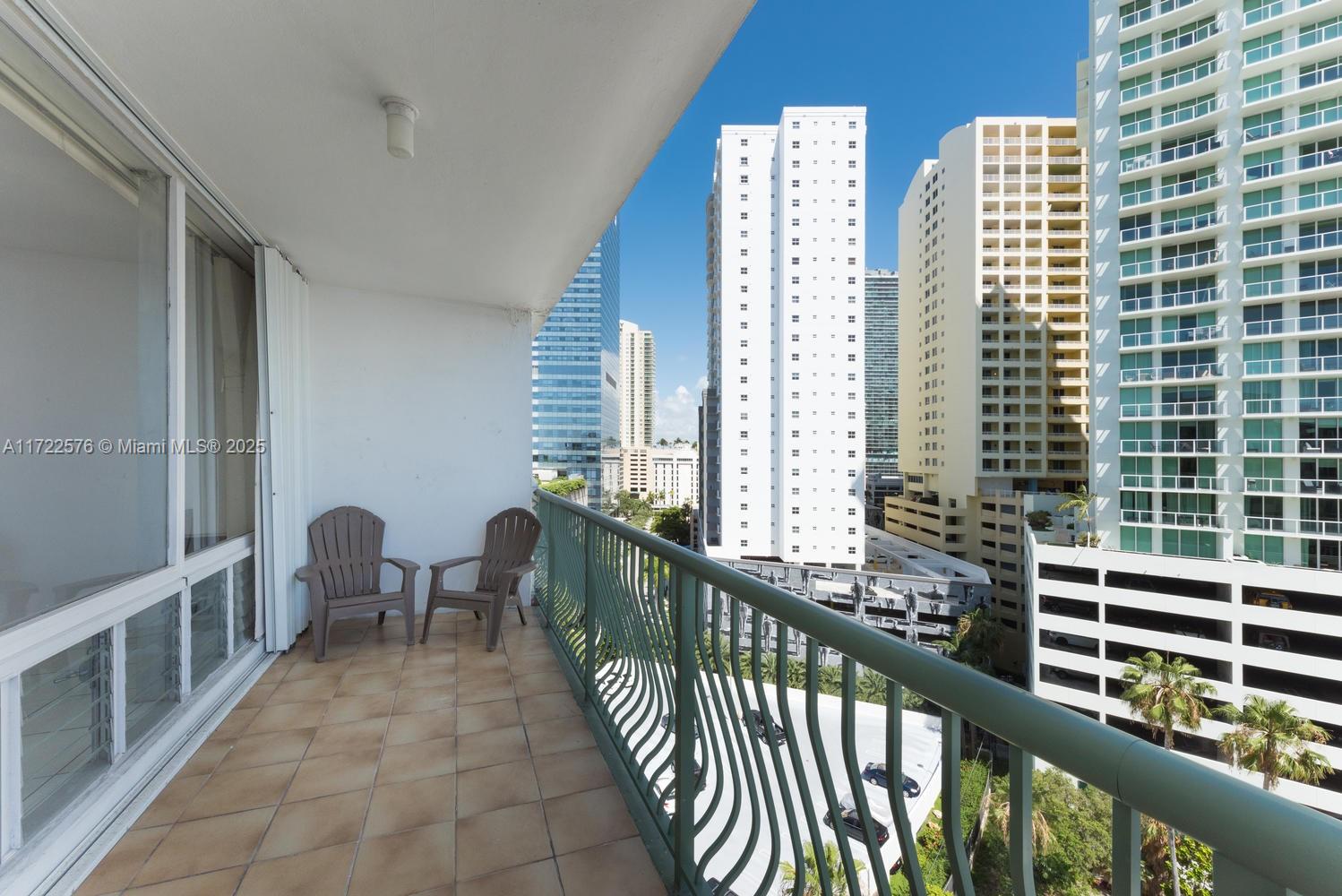 BRICKELL BAY TOWER CONDO - Residential