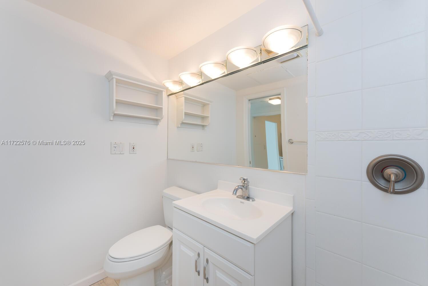 BRICKELL BAY TOWER CONDO - Residential