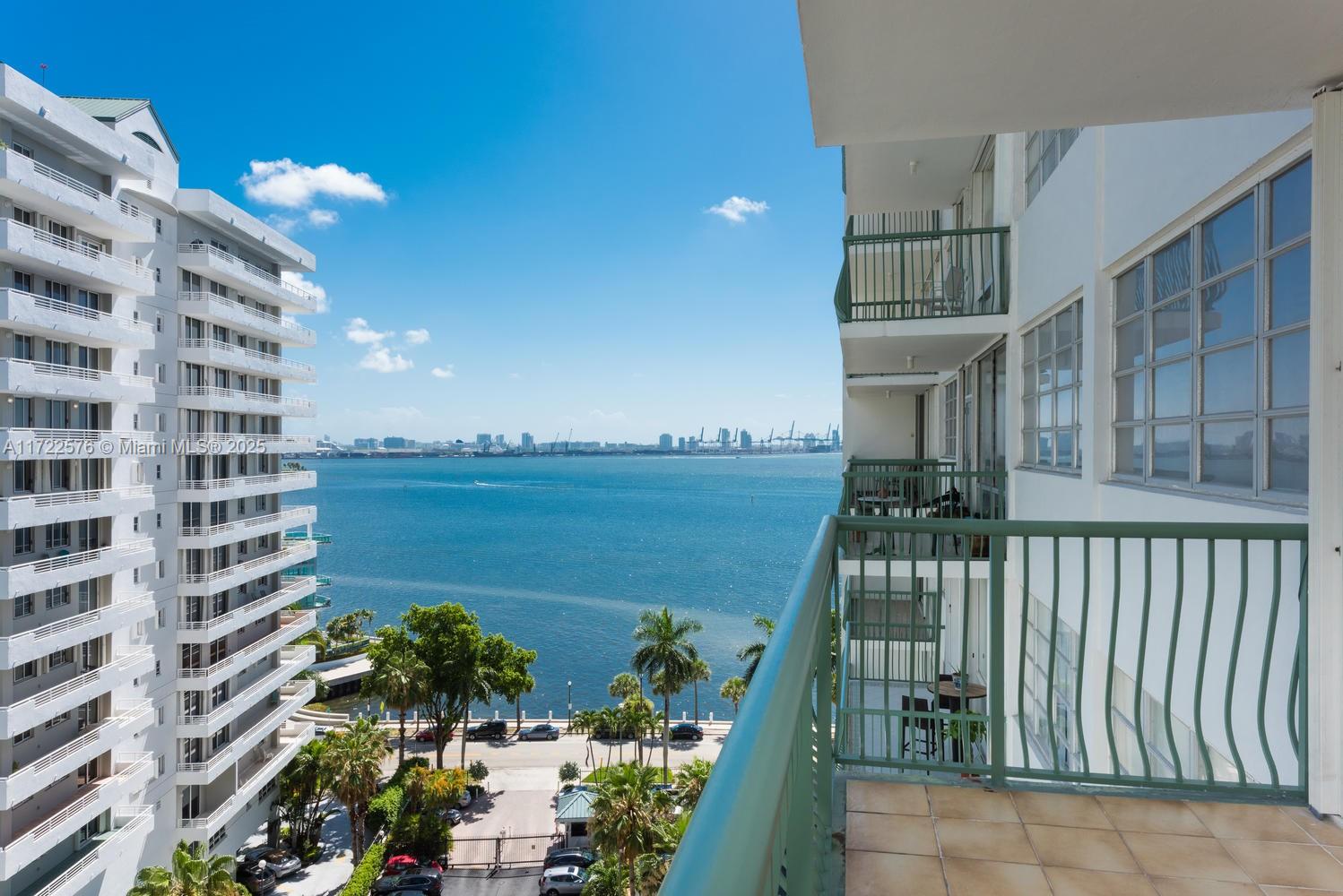 BRICKELL BAY TOWER CONDO - Residential