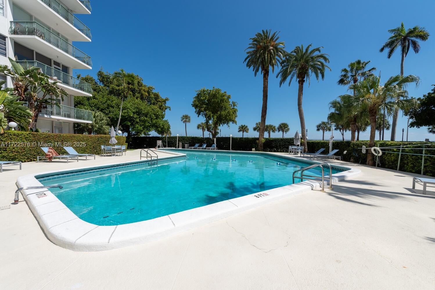 BRICKELL BAY TOWER CONDO - Residential