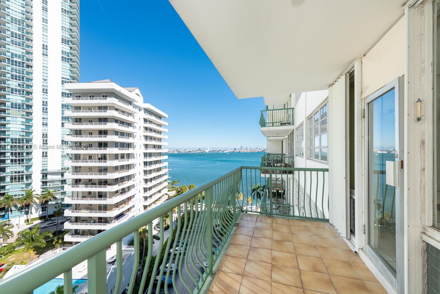 BRICKELL BAY TOWER CONDO - Residential