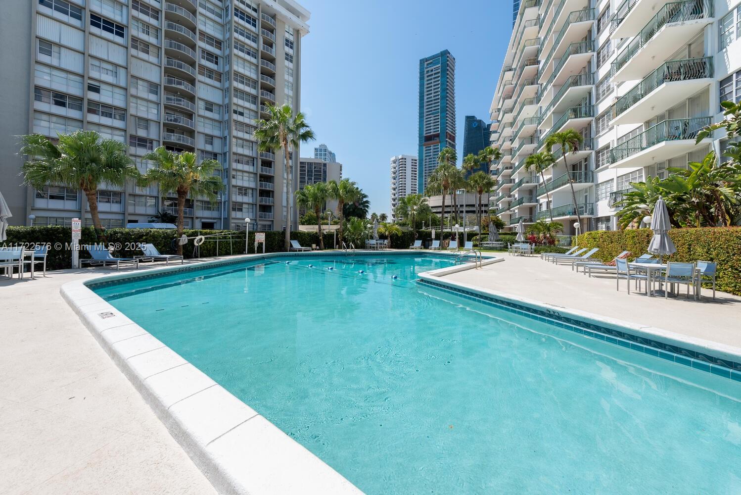 BRICKELL BAY TOWER CONDO - Residential